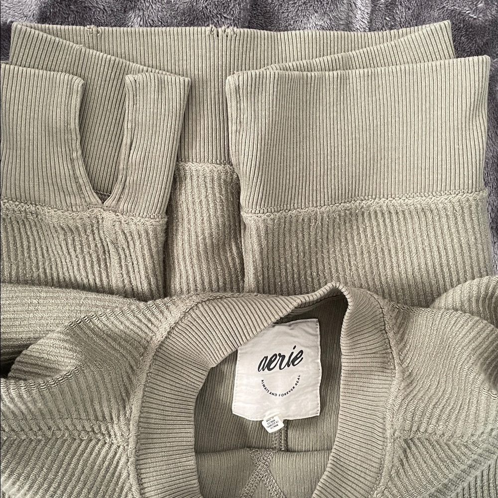 Aerie Women's Olive Crew Neck  Worn Sweater size XXS oversized - Picture 6 of 6